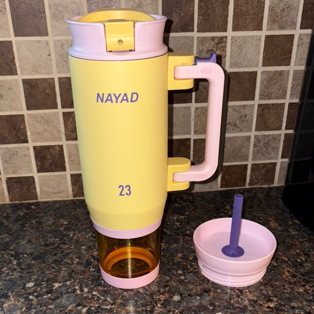 Nayad tumbler and snack holder
